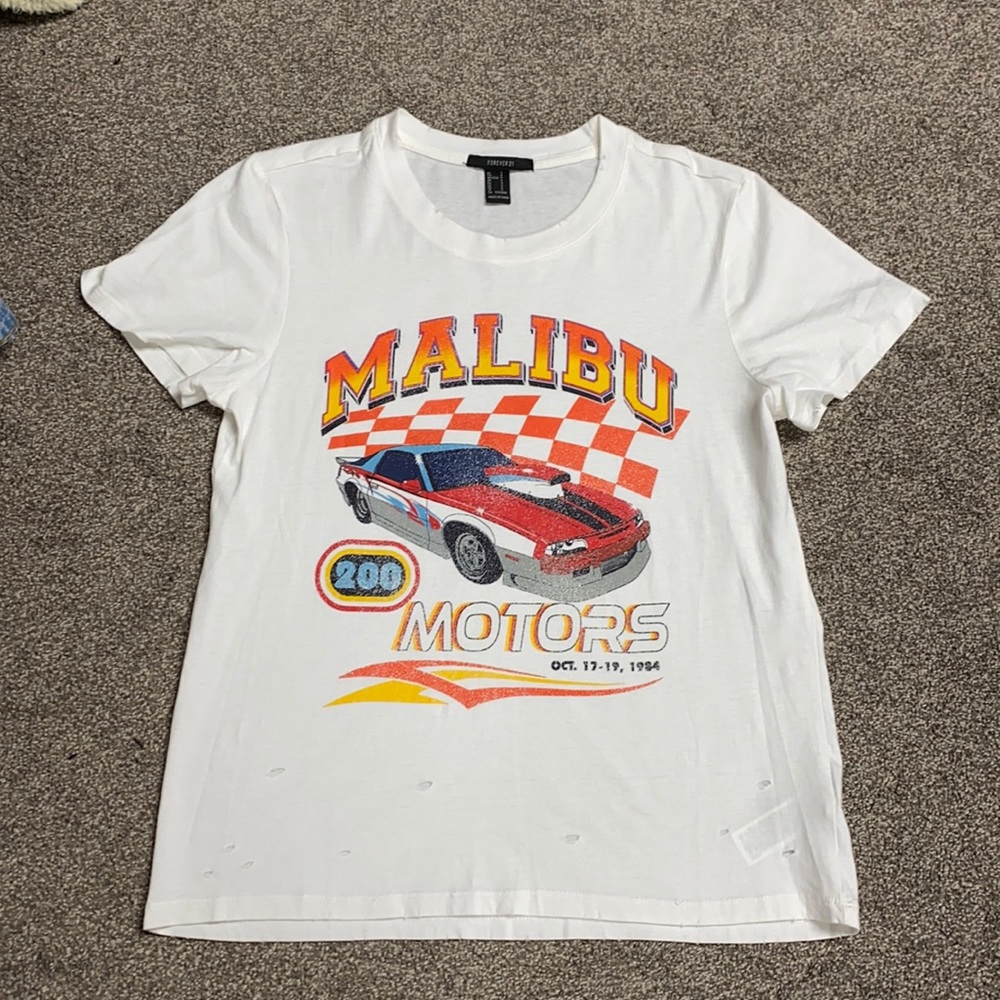 Women’s White Forever 21 T-shirt.